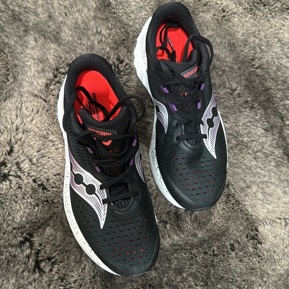 Women’s New Saucony sneakers - Picture 2 of 5